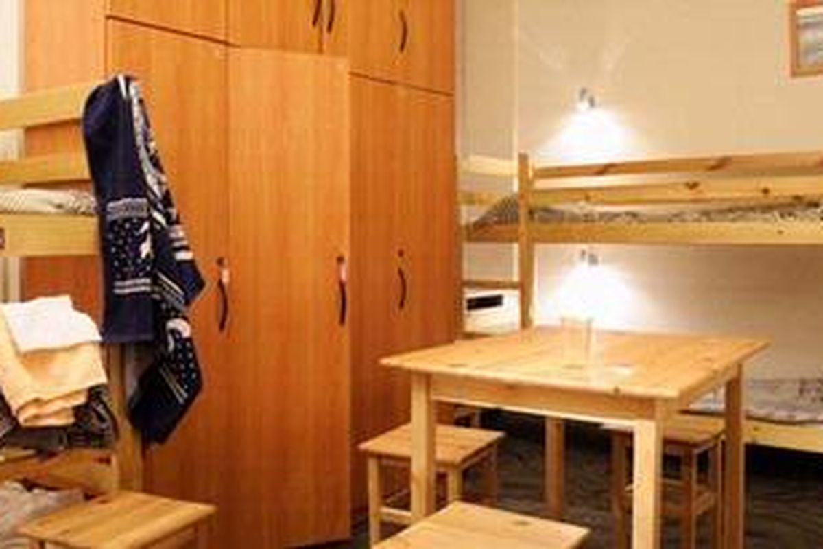 Risiko kedua, tak semua penyewa bisa berlaku disiplin membayar uang kos. Umumnya, ini terjadi karena penyewa belum memiliki penghasilan sendiri, misalnya mahasiswa.  