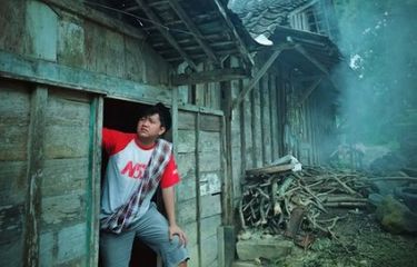 Penyanyi pop jawa Denny Caknan.
