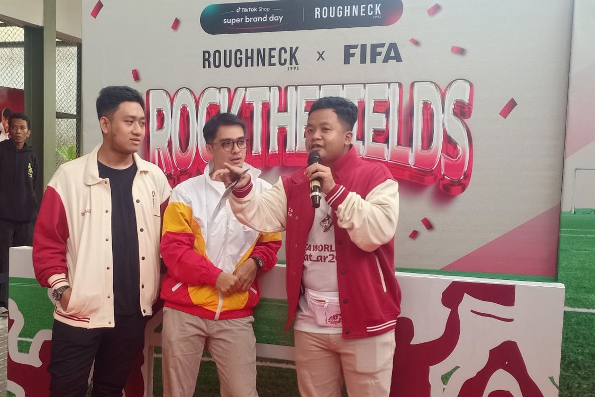 Roughneck 1991 menggelar ?ROCKTHEFIELDS untuk memeriahkan kesuksesan brand menjadi Official Licensed Product FIFA di Piala Dunia 2022.