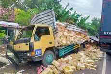 Tabrakan Beruntun 2 Truk dan Minibus, Mie Kriting Berhamburan di Ruas Jalan Madiun-Surabaya