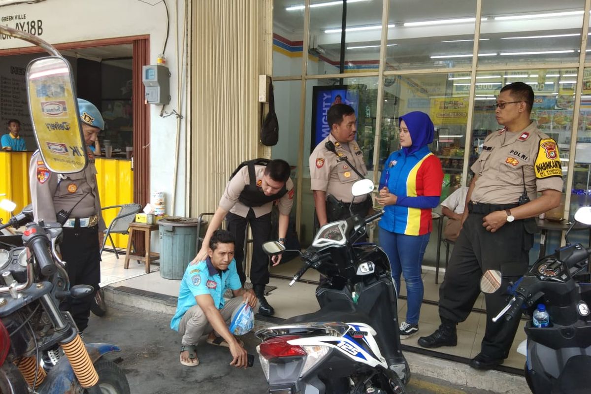 Giat operasi premanisme di sebuah minimarket di kawasan Kebon Jeruk, Jakarta Barat, Rabu (6/11/2019)