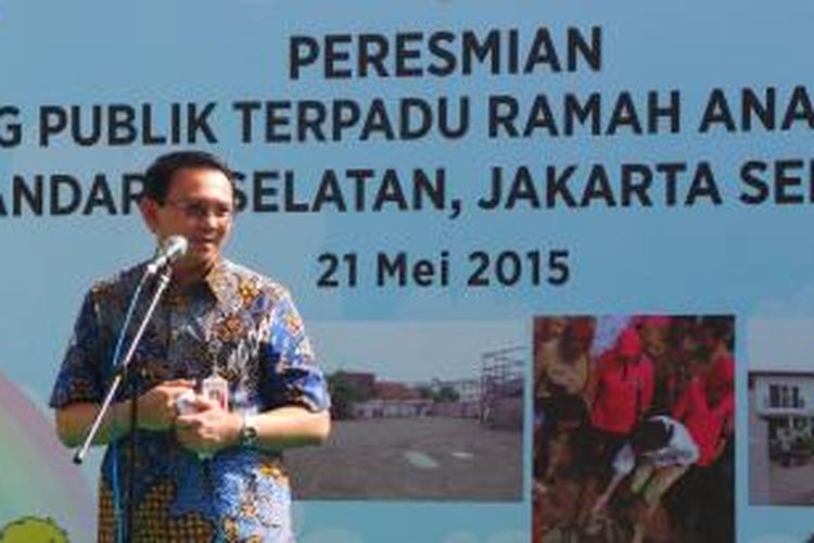 Gubernur DKI Jakarta Basuki Tjahaja Purnama saat menyampaikan sambutan dalam peresmian Ruang Publik Terpadu Ramah Anak (RPTRA) Bahari, Gandaria Selatan, Jakarta Selatan, Kamis (21/5/2015). 