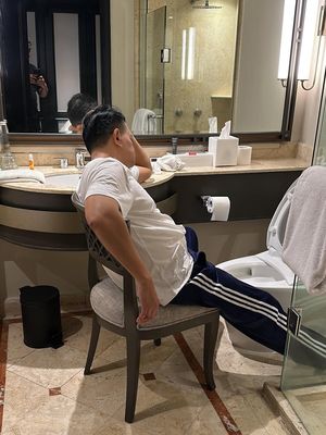 Hedi Yunus Kahitna batal tampil akibat vertigo mendadak di Surabaya. Apa saja penyebab kondisi ini? Simak penjelasannya.