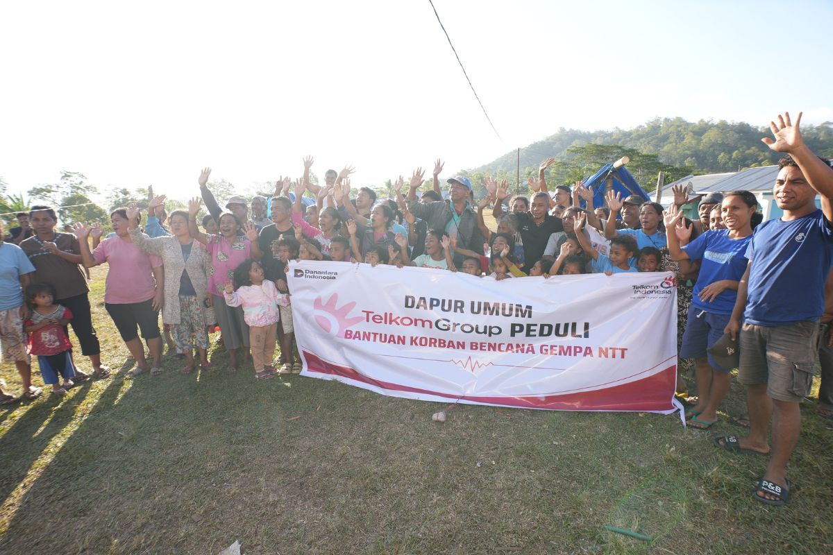 TelkomGroup mendukung operasional dapur umum bagi masyarakat terdampak gempa di NTT sebagai bagian dari penyaluran bantuan kemanusiaan selama masa tanggap darurat.