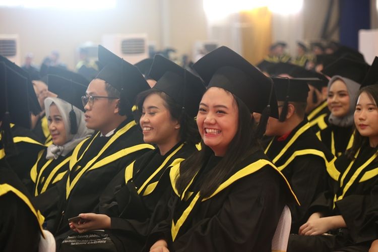 President University menggelar wisuda bagi 1.085 lulusan pada Sabtu, 3 Agustus 2019 di President University Convention Center (PUCC), Kota Jababeka, Cikarang, Jawa Barat.
