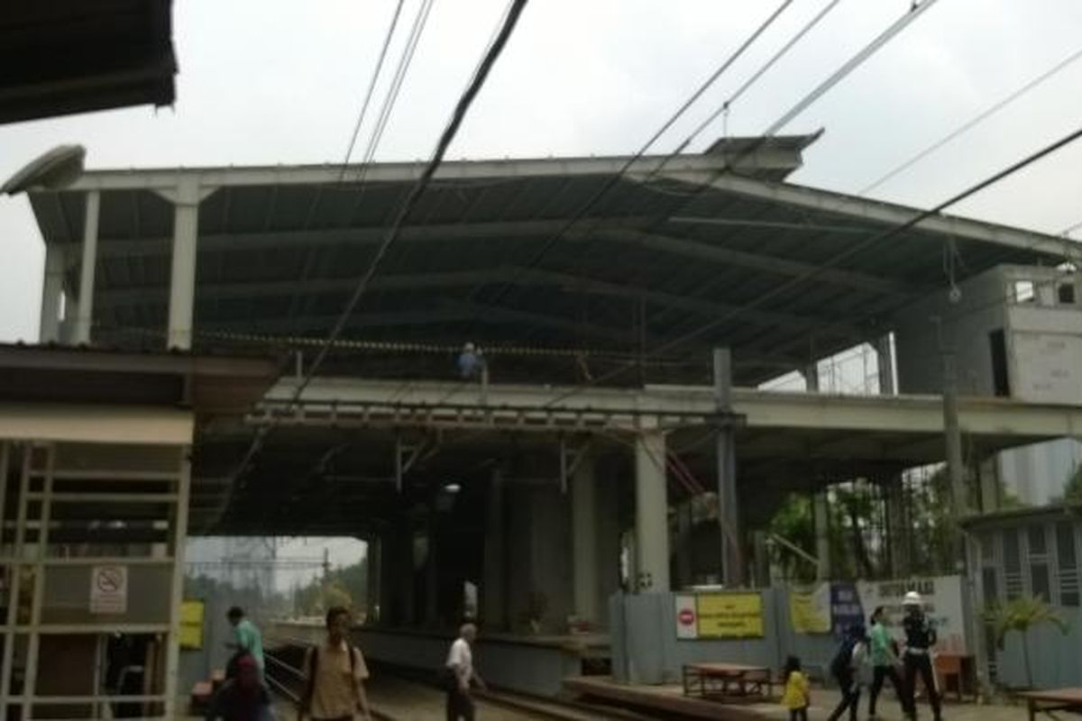 Stasiun Kebayoran sedang dalam tahap pembangunan dan diperkirakan akan selesai pada akhir tahun 2016.