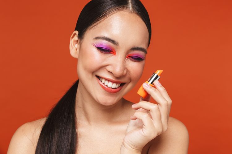 Ilustrasi memilih warna lipstik untuk neutral undertone.