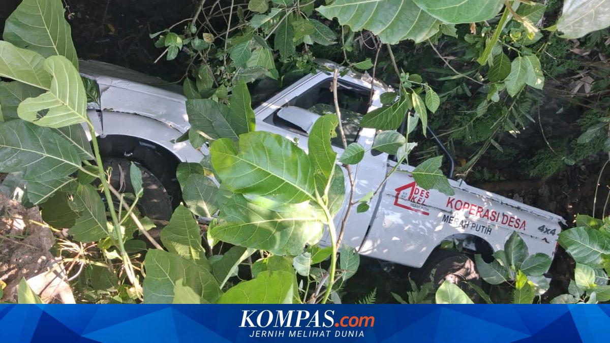 Mobil Operasional Koperasi Merah Putih Terguling ke Selokan di Banyumas