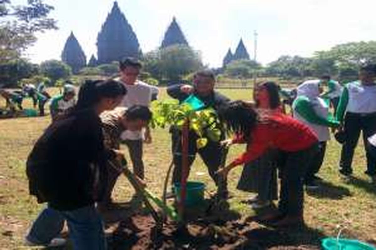 Barasuara ikut menanam pohon pada acara Djarum Trees for Life, Rabu (24/8/2016).