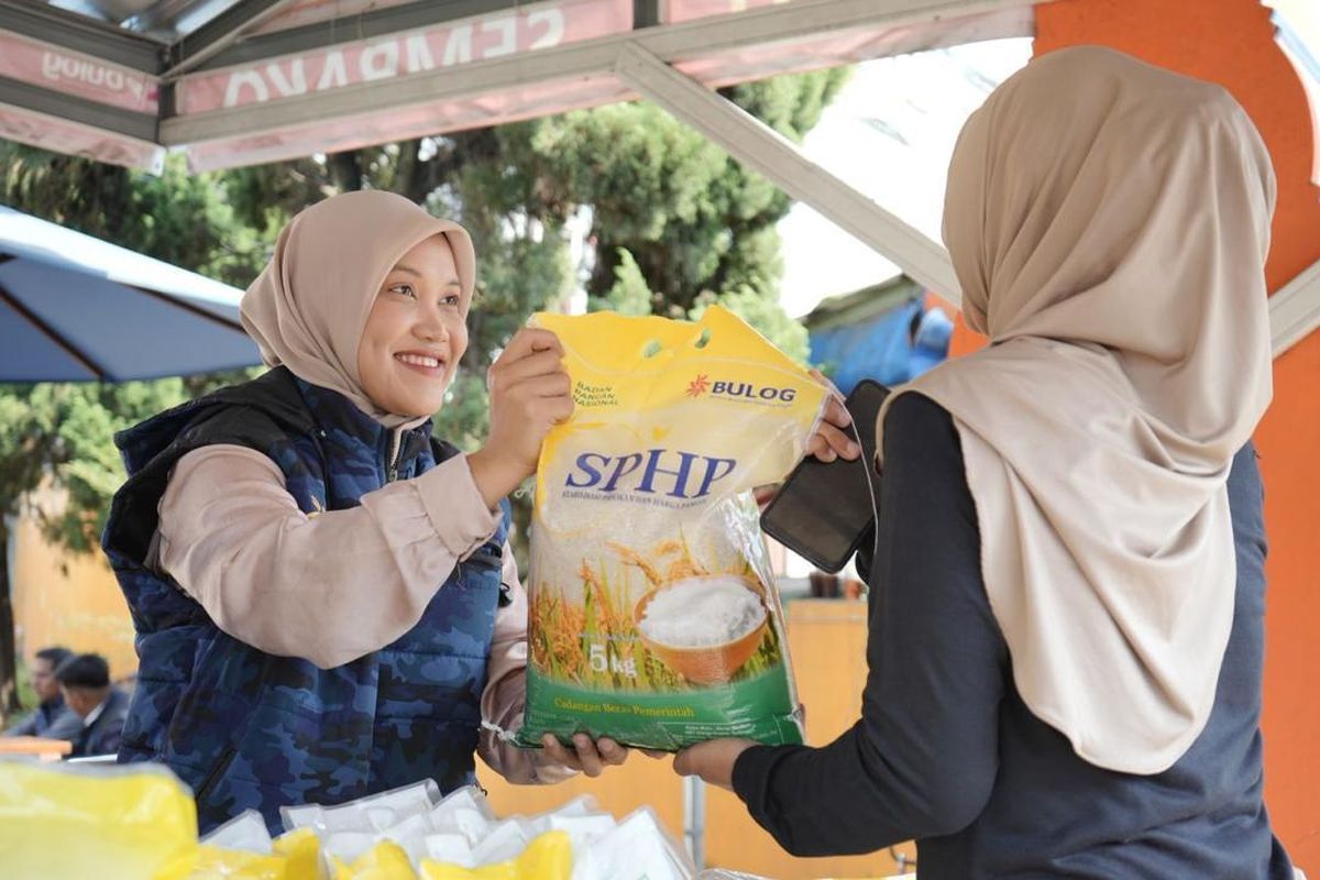 Badan Urusan Logistik (Bulog) terus menjalankan program Stabilisasi Pasokan dan Harga Pangan (SPHP) secara masif di seluruh wilayah.