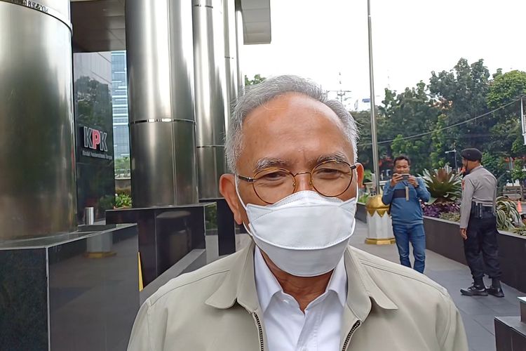 Direktur Utama PT Hutama Karya (Persero) Budi Harto mengaku dicecar penyidik Komisi Pemberantasan Korupsi (KPK) terkait pembelian lahan di luar Jalan Tol Trans Sumatera, Rabu (5/6/2024).