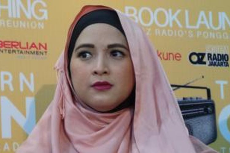 Andhara Early hadir dalam acara peluncuran buku Turn On the Radio, di Beezy Kaffe, Jalan Wijaya I, Kebayoran Baru, Jakarta Selatan, Kamis (19/3/2015).