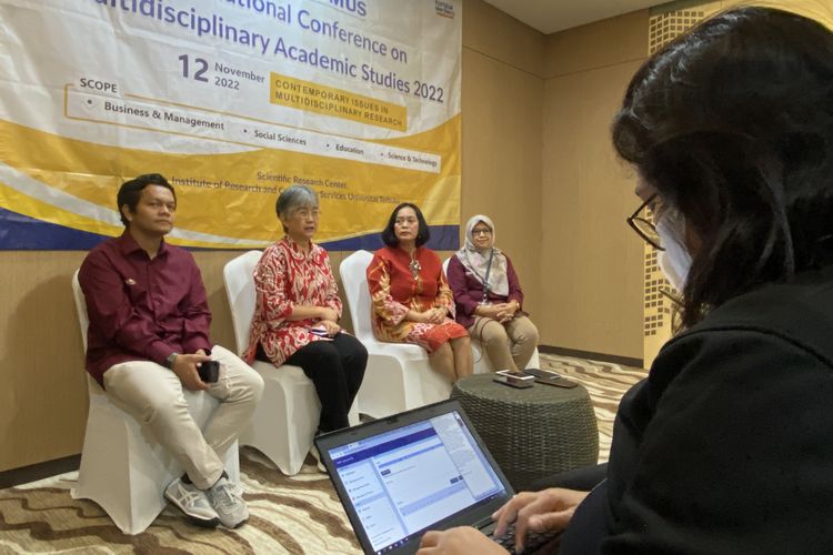 Konferensi pers konferensi internasional ICoMUS 2022 yang diinisiasi LPPM UT pada Sabtu, 12 November 2022 di Jakarta.