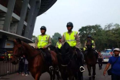 Polisi Berkuda Ikut Menyisir Stadion