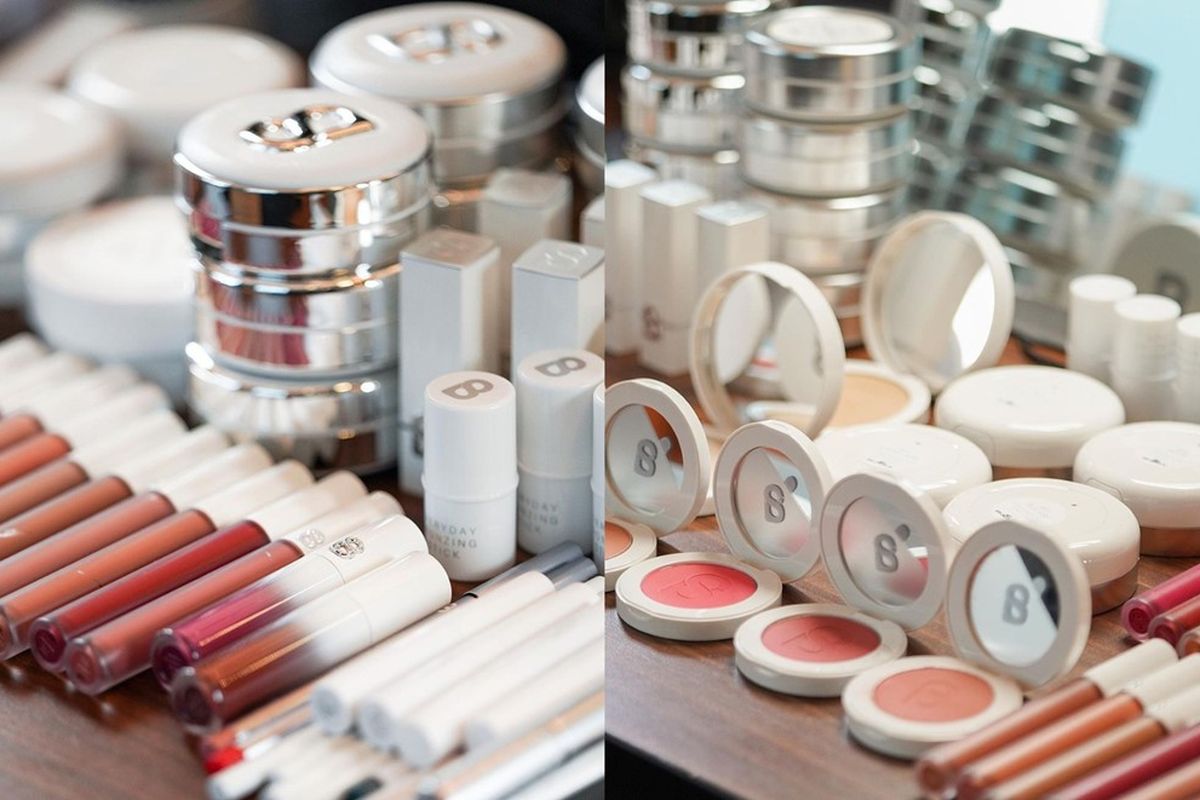 Produk makeup dan beauty tools dari Buttonscarves Beauty.