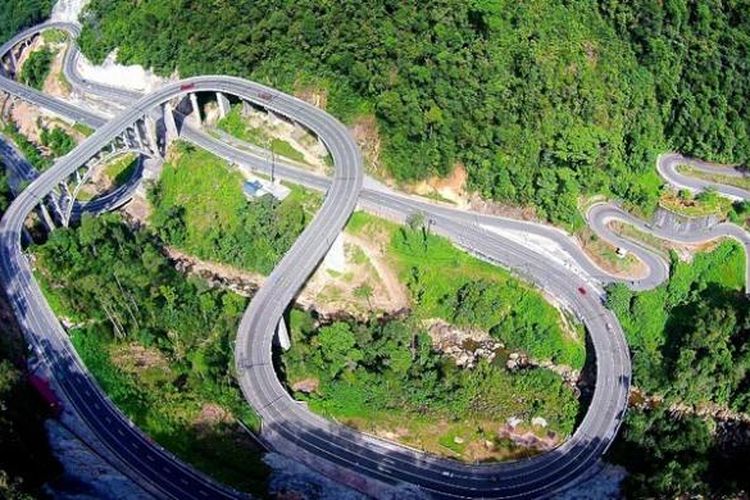 Jembatan Kelok 9 di Sumatera Barat.