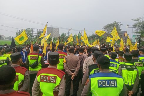 Usai Demo, Mahasiswa Ikut Vaksinasi yang Digelar Polresta Bandung