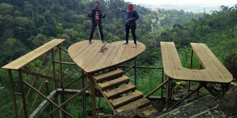 Lembah Cinta, salah satu spot wisata di Claket Adventure Park, Kabupaten Mojokerto, Jawa Timur.