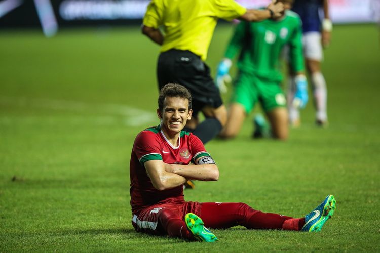 Pemain timnas Indonesia U-19 Egy Maulana Vikri Merayakan golnya saat melawan timnas Kamboja U-19 di Stadion Patriot Candrabaga, Bekasi, Jawa Barat, Rabu (4/10/2017). Timas Indonesia U-19 Menang 2-0 melawan Timnas Kamboja U-19.

