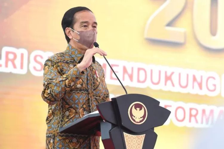 Presiden Joko Widodo memberi arahan pada Rapat Pimpinan TNI-Polri Tahun 2022 di Plaza Markas Besar TNI, Cilangkap, Jakarta Timur, Selasa, (1/3/2022).