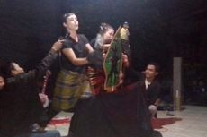 Ketika Para Bule Memainkan Wayang yang Tak Biasa untuk 