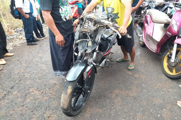 Sepeda motor Vixion yang terlibat kecelakaan tunggal di Rongkop, Gunungkidul. Senin (11/9/2023)