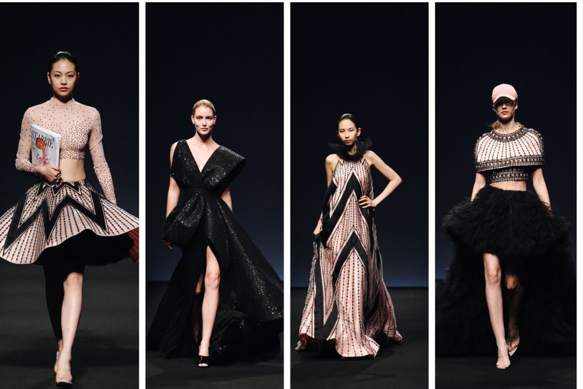 Koleksi Starbie dari desainer Monica Ivena diperagakan dalam Star Fashion Week di Shanghai, China (2/6/2018).