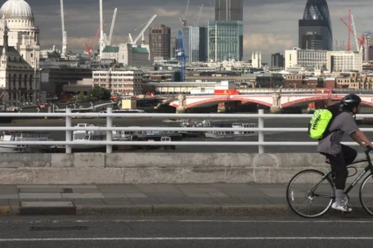 Ilustrasi Kota London bersih, dimana warganya menggunakan sepeda sebagai sarana transportasi.