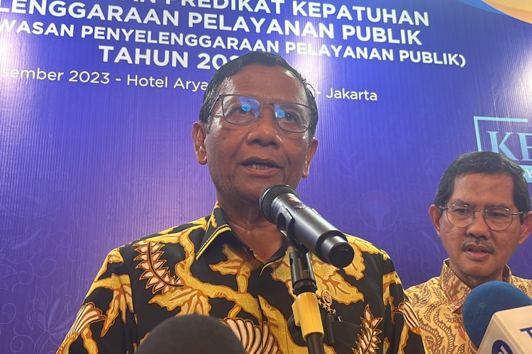Menteri Koordinator Bidang Politik, Hukum dan Keamanan (Menko Polhukam) Mahfud Md saat ditemui di Hotel Arya Duta, Manteng, Jakarta Pusat, Kamis (14/12/2023).