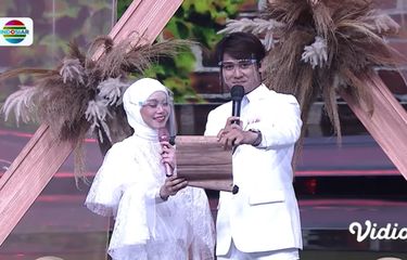 Rizky Billar dan Lesti Kejora akhirnya mengumumkan tanggal lamaran mereka yang akan dilaksanakan pada Minggu, 13 Juni 2021.