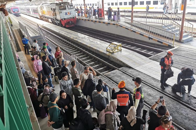 Stasiun Kutoarjo Diserbu Pemudik di Ujung Libur Lebaran, 5.392 Penumpang Berangkat Sehari