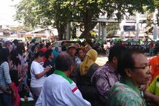 Dengar Kabar Jokowi Akan Datang, Warga Penuhi Pasar Kramatjati