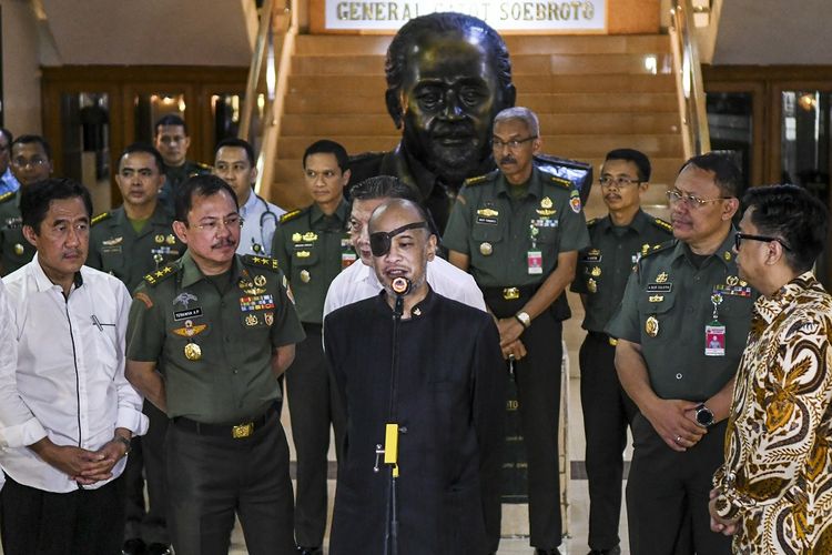 BJ Habibie Sakit, 44 Dokter Kepresidenan Disiapkan hingga Tak Akan Dibawa ke Jerman