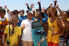 52 Kiteboarder Beraksi di Pulau Tabuhan Banyuwangi