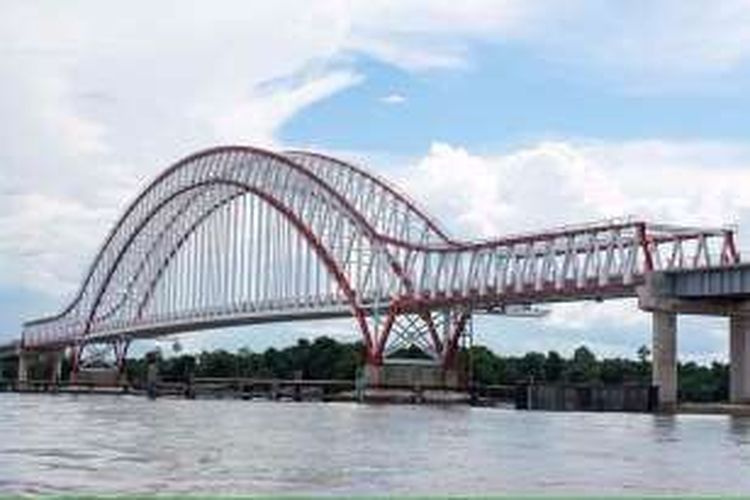 Jembatan Kapuas Tayan, Kabupaten Sanggau, Kalimantan Barat.