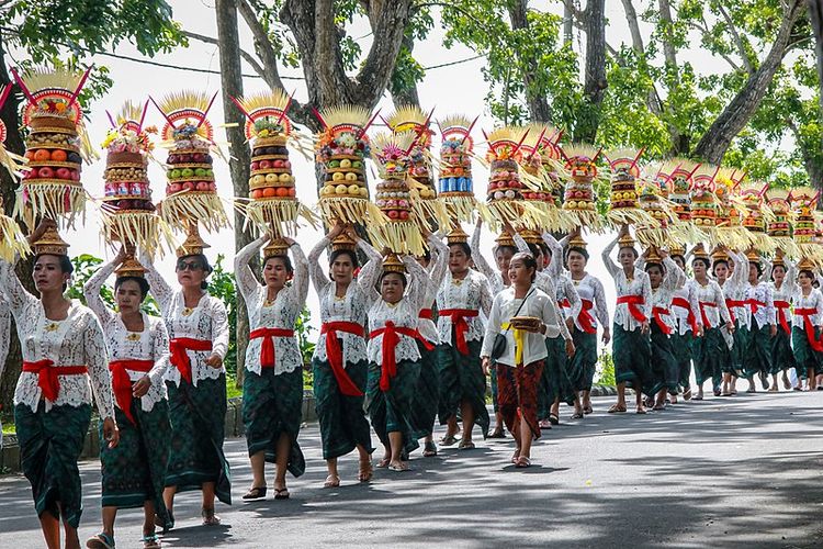 Mapeed, salah satu tradisi Hari Raya Galungan di Bali