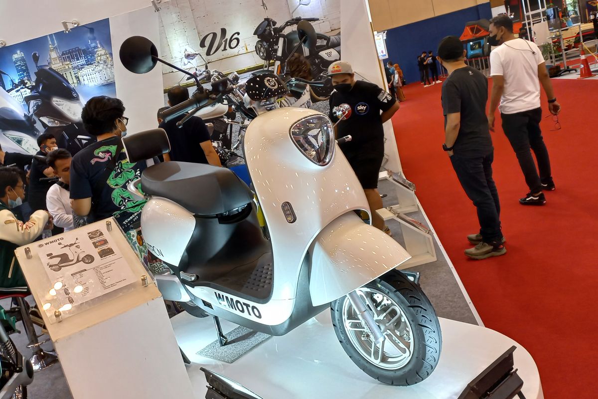 Motor listrik WMoto Neutron diluncurkan di GIIAS 2021