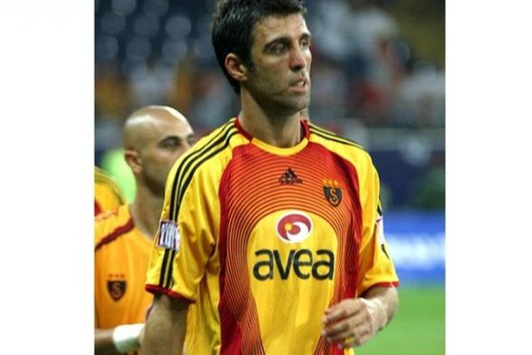 Hakan Sukur saat masih berseragam klub Galatasaray.