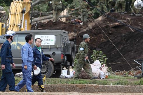 Perdana Menteri Jepang Kunjungi Kawasan Terdampak Gempa di Hokkaido