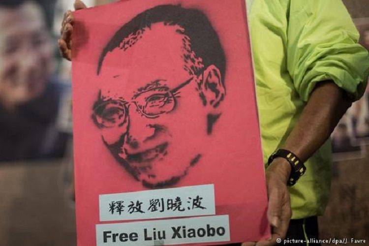 Pemerintah Cina bebaskan pemenang Nobel perdamaian Liu Xiaobo yang sudah 8 tahun dipenjara, karena alasan kesehatan.