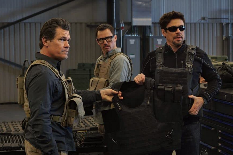 Josh Brolin, Benicio Del Toro, and Jeffrey Donovan in Sicario: Day of the Soldado (2018)