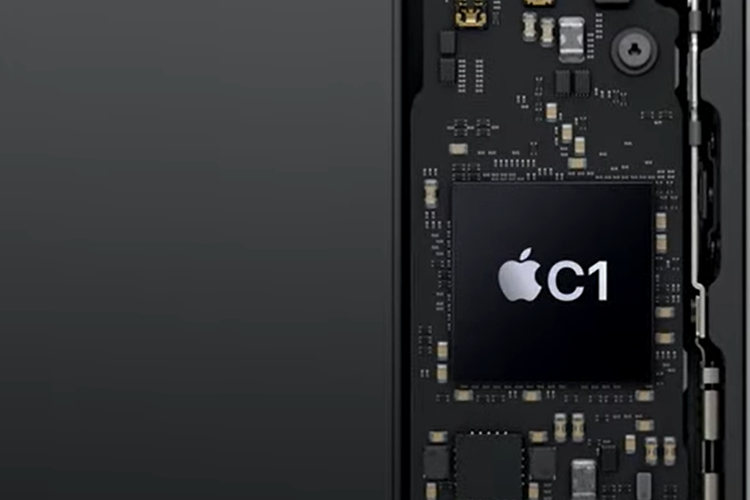 iPhone 16e dibekali modem 5G in-house yang dirancang sendiri oleh Apple. Ini menjadi iPhone peratama yang dibekali chip modem 5G buatan Apple.