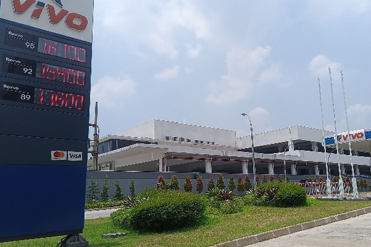 Warga menyebut lebih memilih mengisi BBM di SPBU Vivo karena takarannya yang pas. Hal itu disampaikan Heru dan Andi saat ditemui di SPBU Vivo Ciater, Serpong, Tangerang Selatan, Rabu (28/9/2022). 