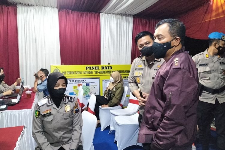 Kapolda Jawa Tengah Irjen Pol Ahmad Luthfi melakukan peninjauan vaksinasi di wilayah Kota Solo, Jawa Tengah, Minggu (1/5/2022).