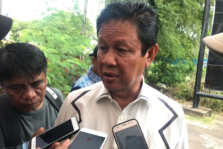Plt Gubernur Riau Isdianto menyatakan, aktivitas reklamasi di seluruh Kepri diminta untuk dihentikan sampai dengan Perda Rencana Zonasi Wilayah Pesisir dan Pulau-Pulau Kecil (RZWP3K) diselesaikan.