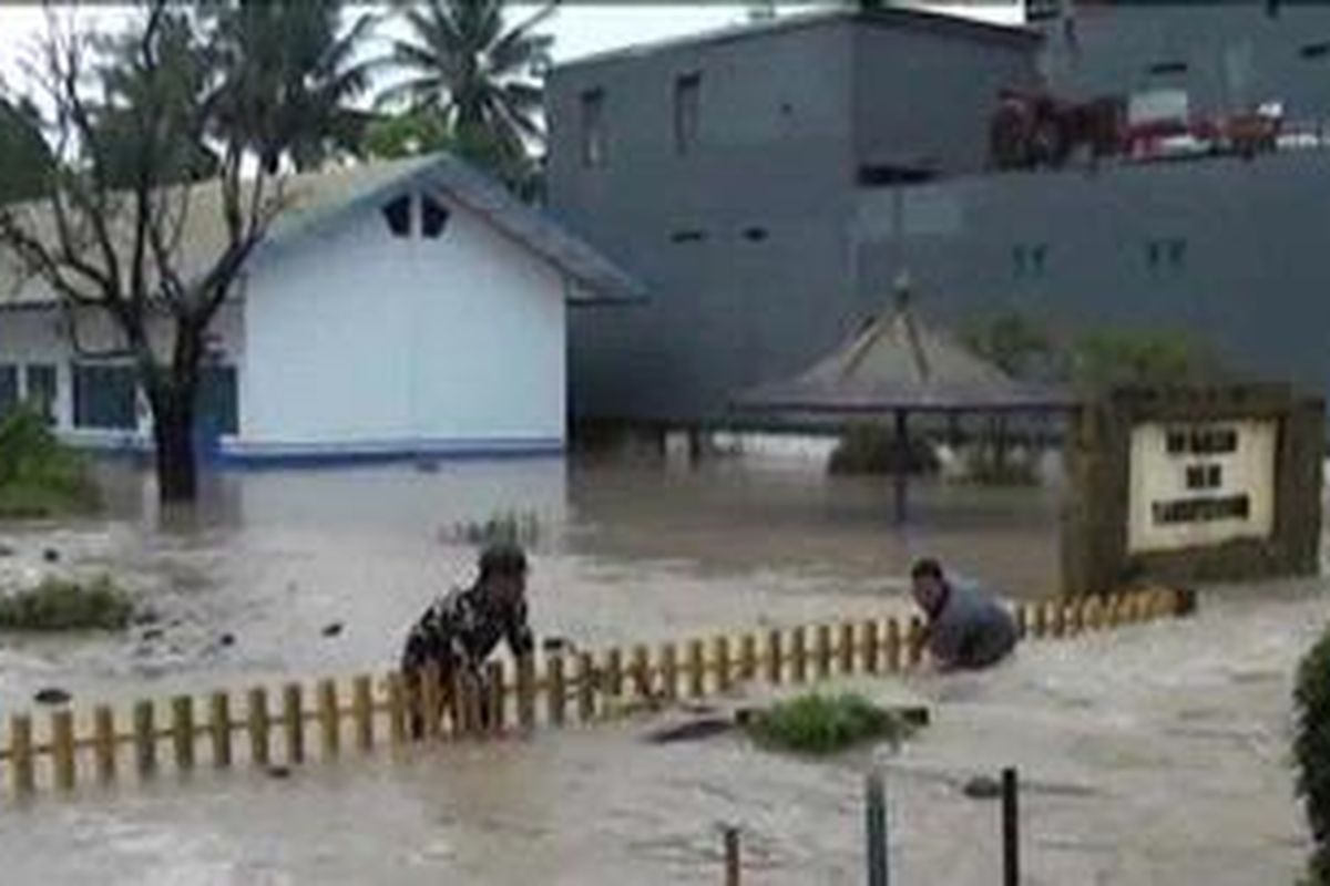 Lima kelurahan di Kecamatan Dua Pitue, Kabupaten Sidrap dilanda banjir bandang, Jumat (6/7/2012. 