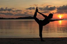 Bergembira dan Bersatu dengan Alam Lewat Yoga