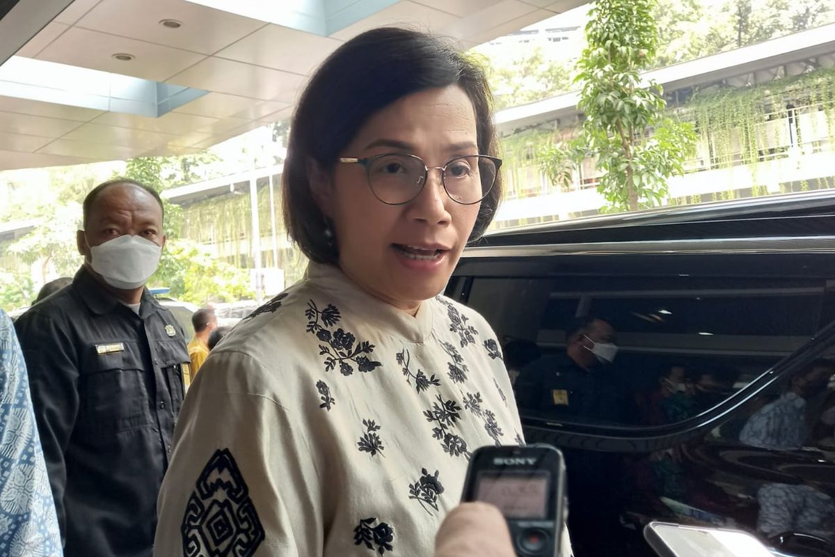 Menteri Keuangan Sri Mulyani pecat Rafael Alun, ayah pelaku penganiayaan anak petinggi GP Ansor, dari jabatannya di Ditjen Pajak, usai harta jumbo-nya tersorot karena postingan gaya hidup mewah anaknya. 