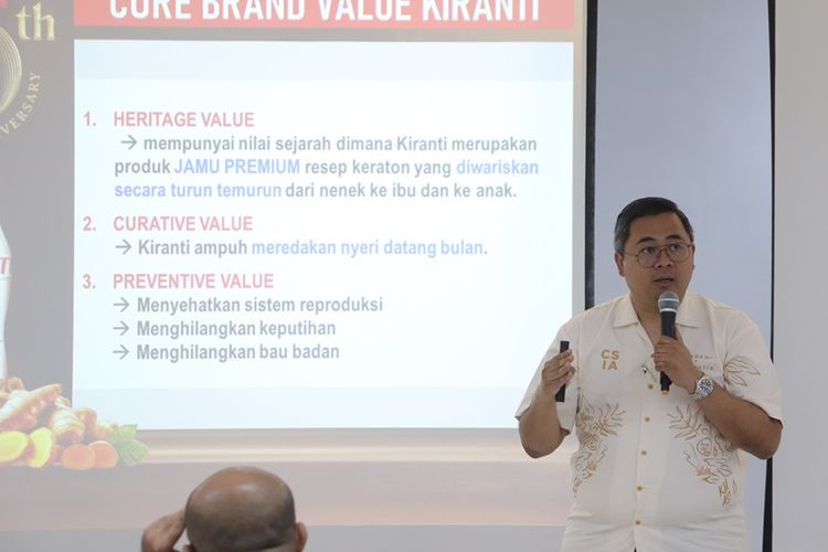CEO PT Cayadewi Sehat Indonesia Abadi Donny menjelaskan tentang core value Kiranti. 