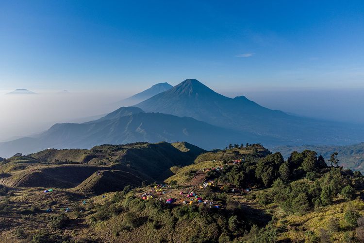 Pemandangan yang indah di Gunung Prau.